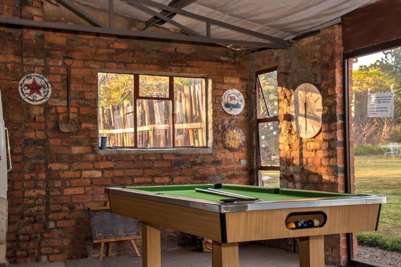 Drakensberg Bush Lodge And Backpackers Уинтертон Экстерьер фото