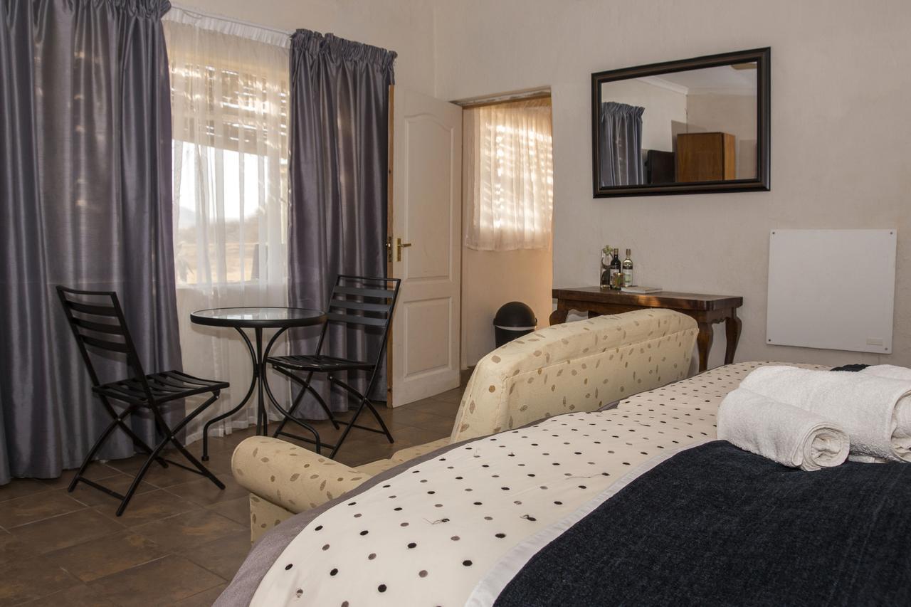 Drakensberg Bush Lodge And Backpackers Уинтертон Экстерьер фото