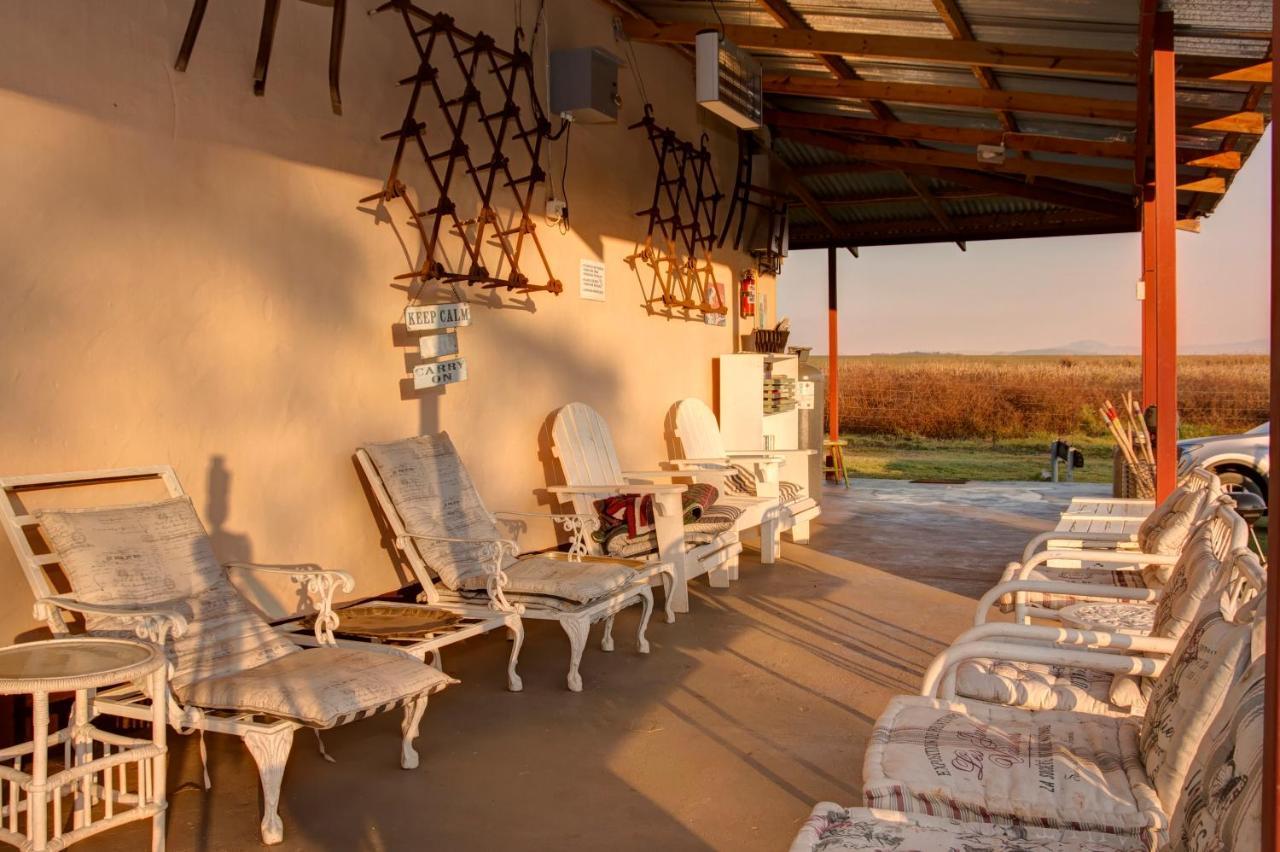 Drakensberg Bush Lodge And Backpackers Уинтертон Экстерьер фото