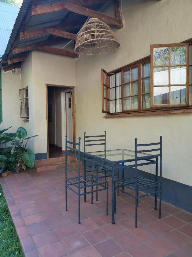 Drakensberg Bush Lodge And Backpackers Уинтертон Экстерьер фото