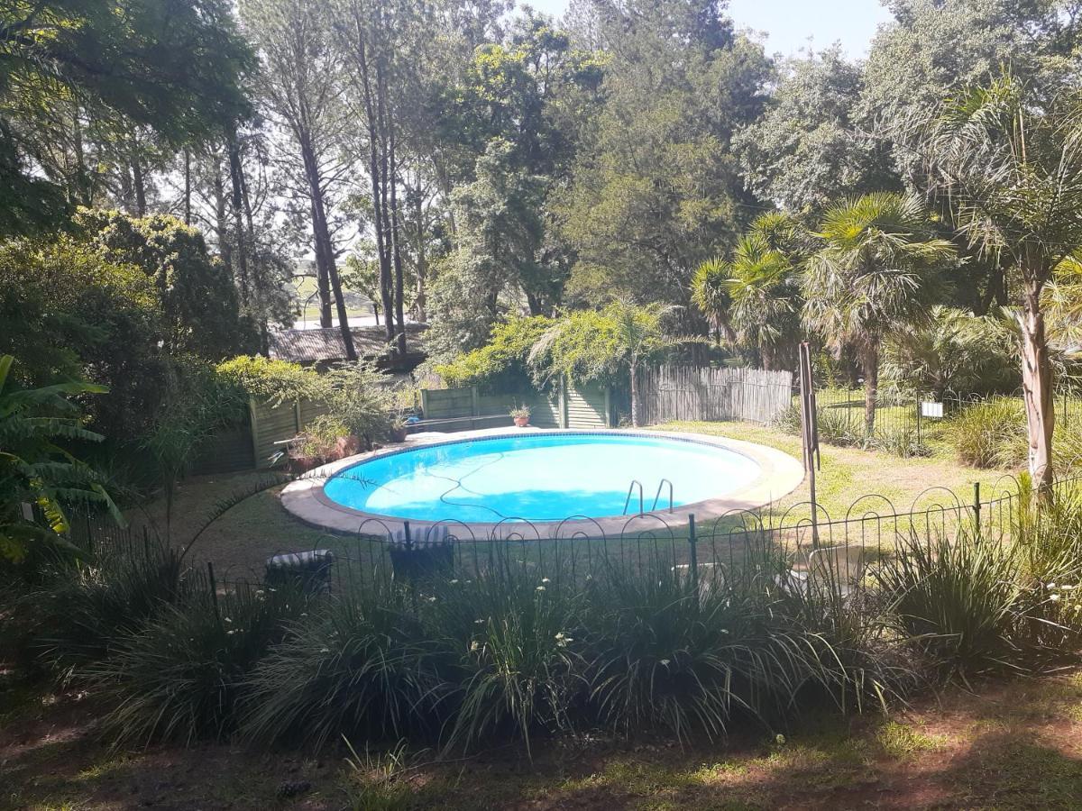 Drakensberg Bush Lodge And Backpackers Уинтертон Экстерьер фото
